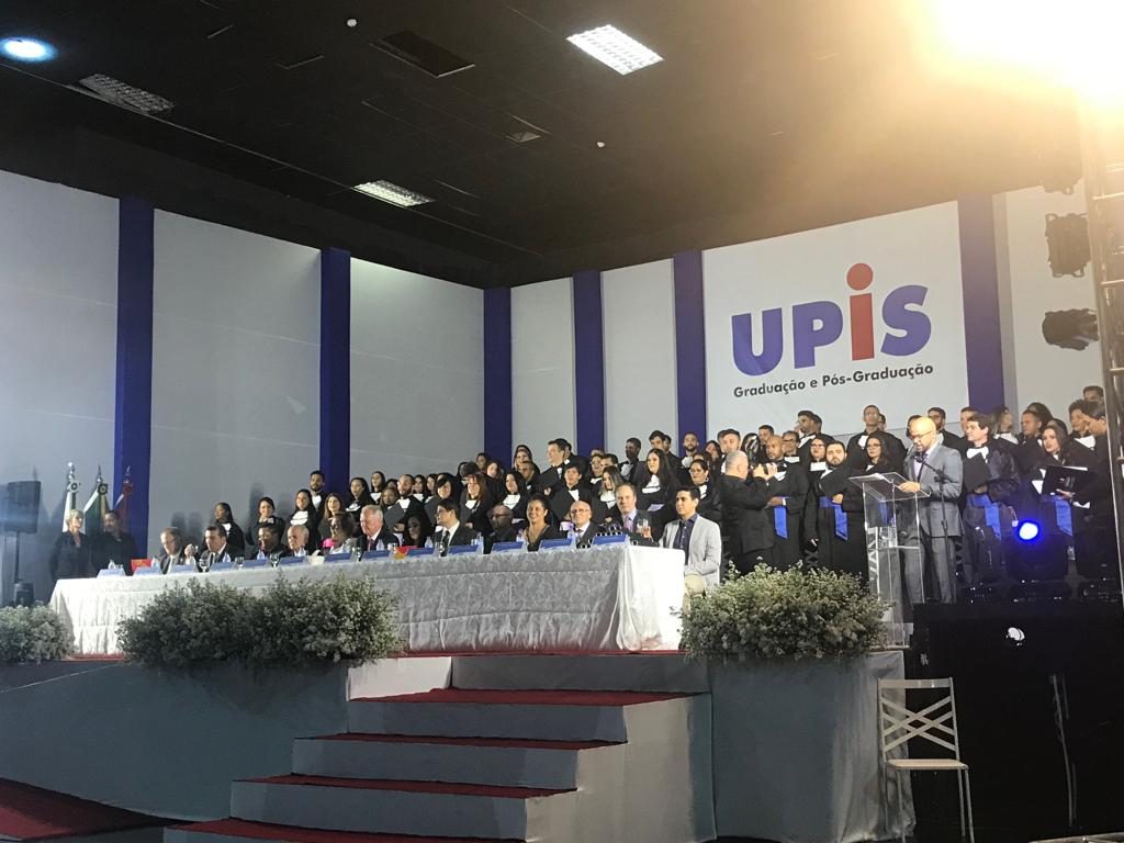 Presidente participa de colação de grau de Ciências Econômicas da UPIS